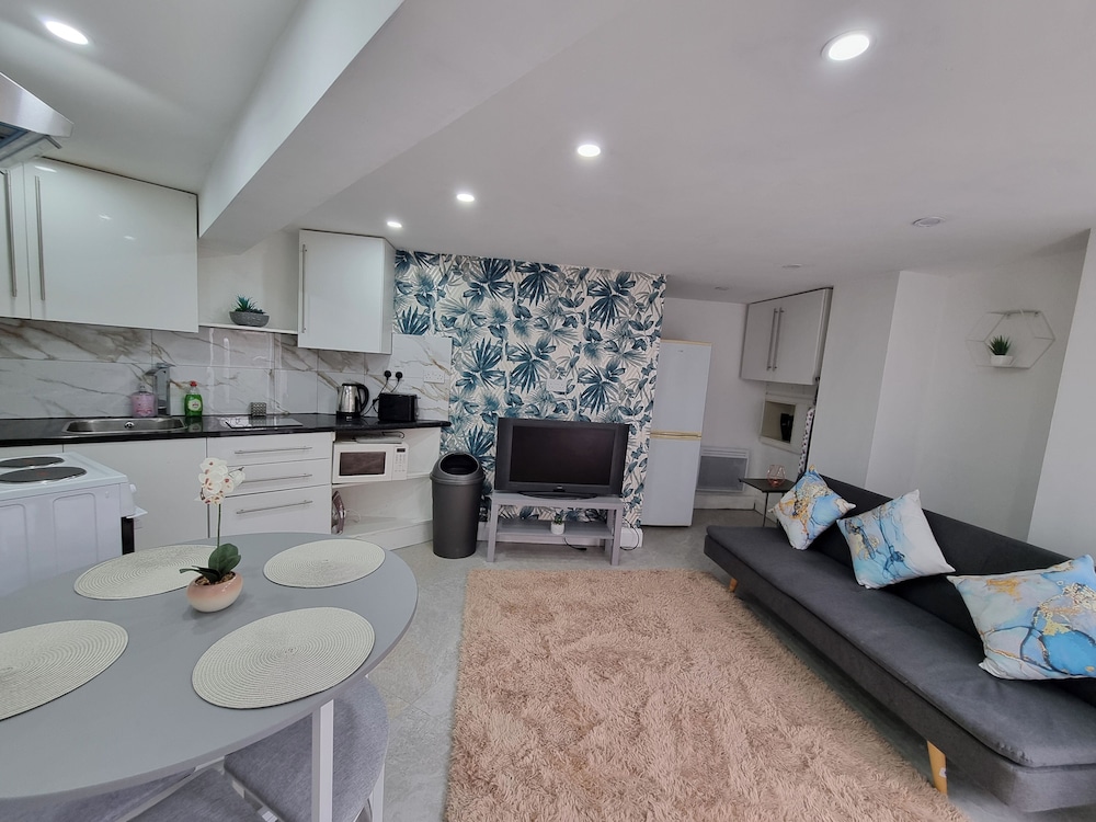 Cozy Sleep 5 Hudds Base -work/travel, Free Parking