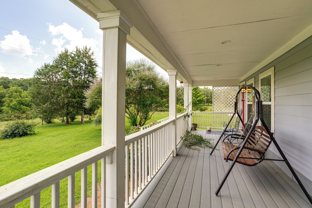 7 Mi to Ole Miss: Quiet Rural Retreat w/ Yard!