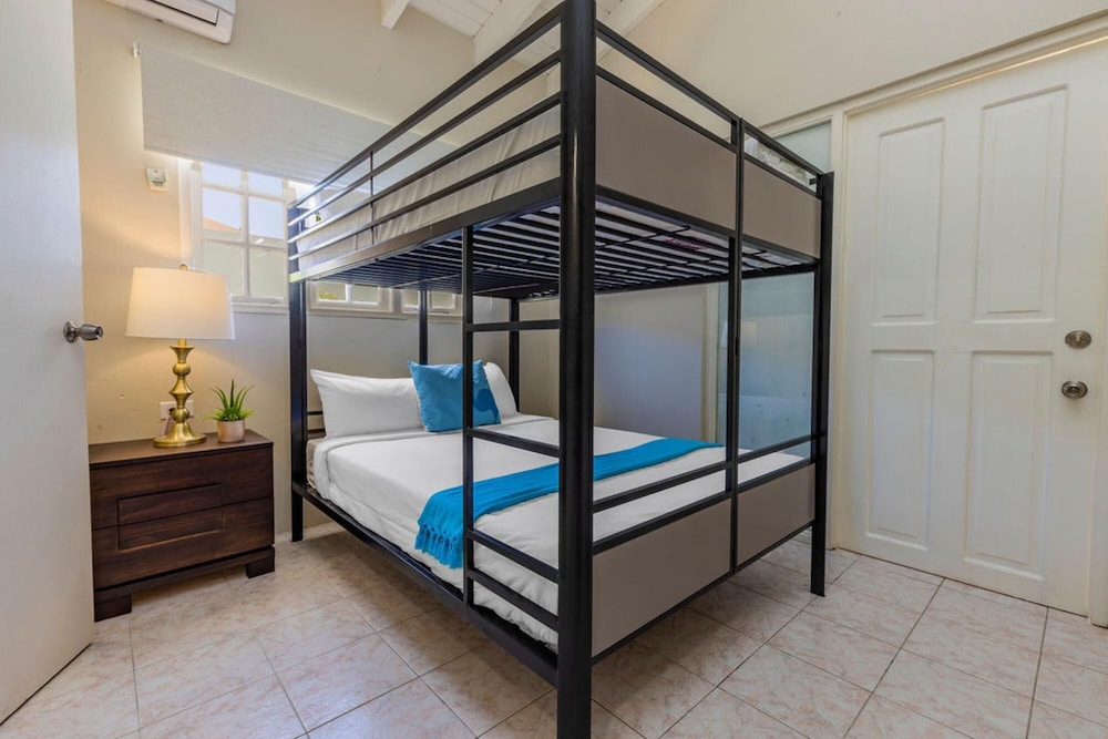 Sleeps 16 Palm Beach - 6BR Villa w Private Pool