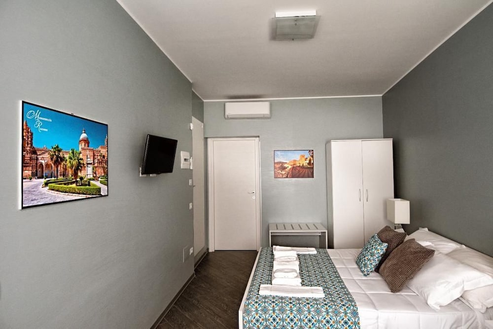 Catania Rooms view 3