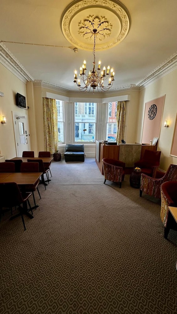 Acacia Hotel