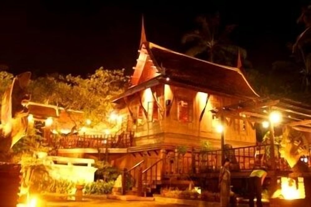 Harry's Bungalows & Restaurant