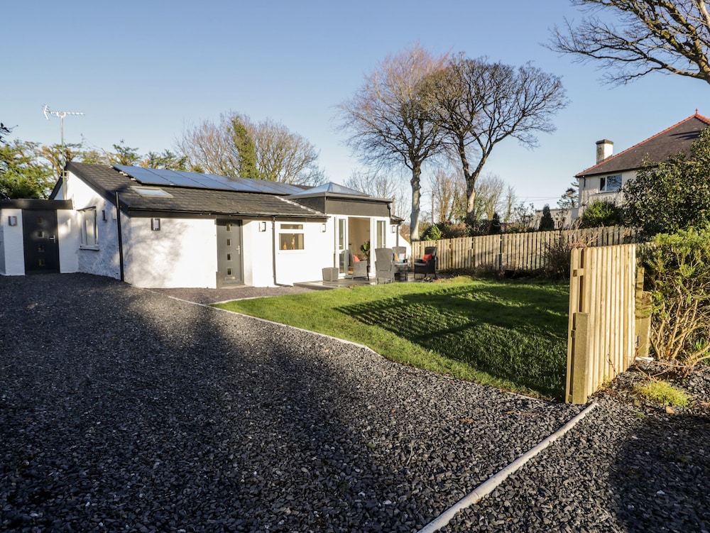 The Cottage at Cromlech Manor Farm