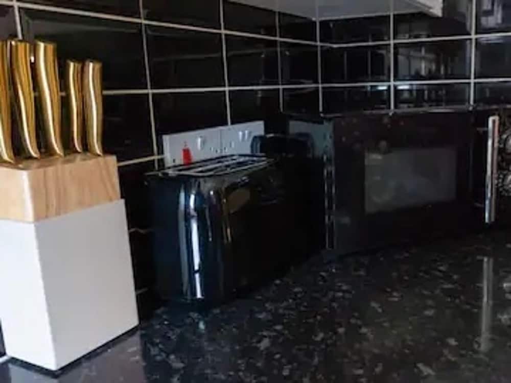 2-bed - Sleeps 4 - Pet Friendly & Free Parking