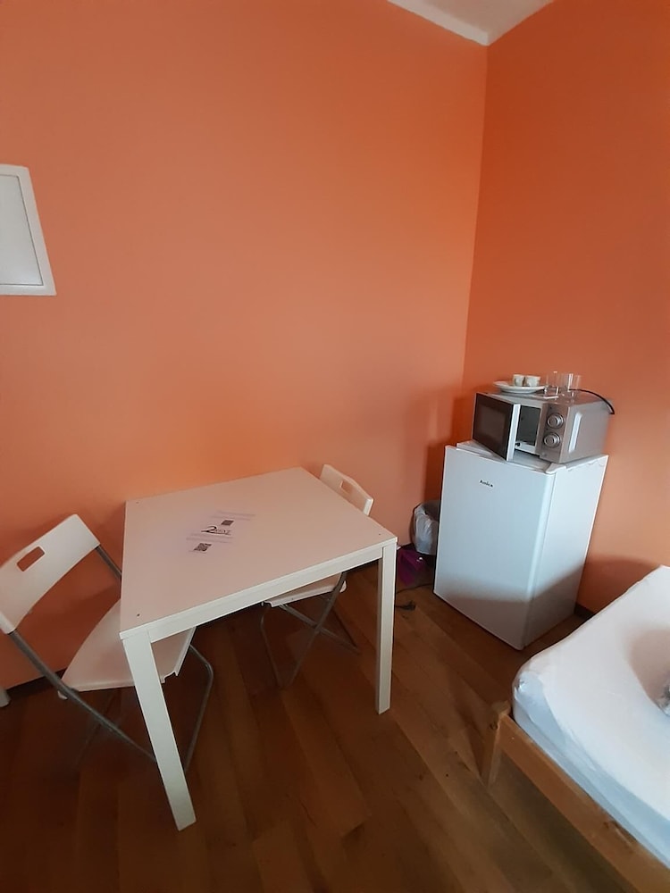 2-Rent Group Hostel Rooms&Apartments TUB19A
