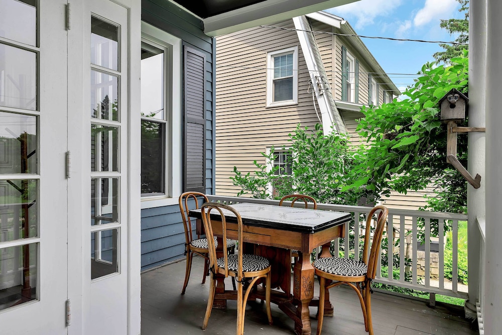 Spacious Home w/ Yard & Patio, 2 Mi to Dtwn Troy