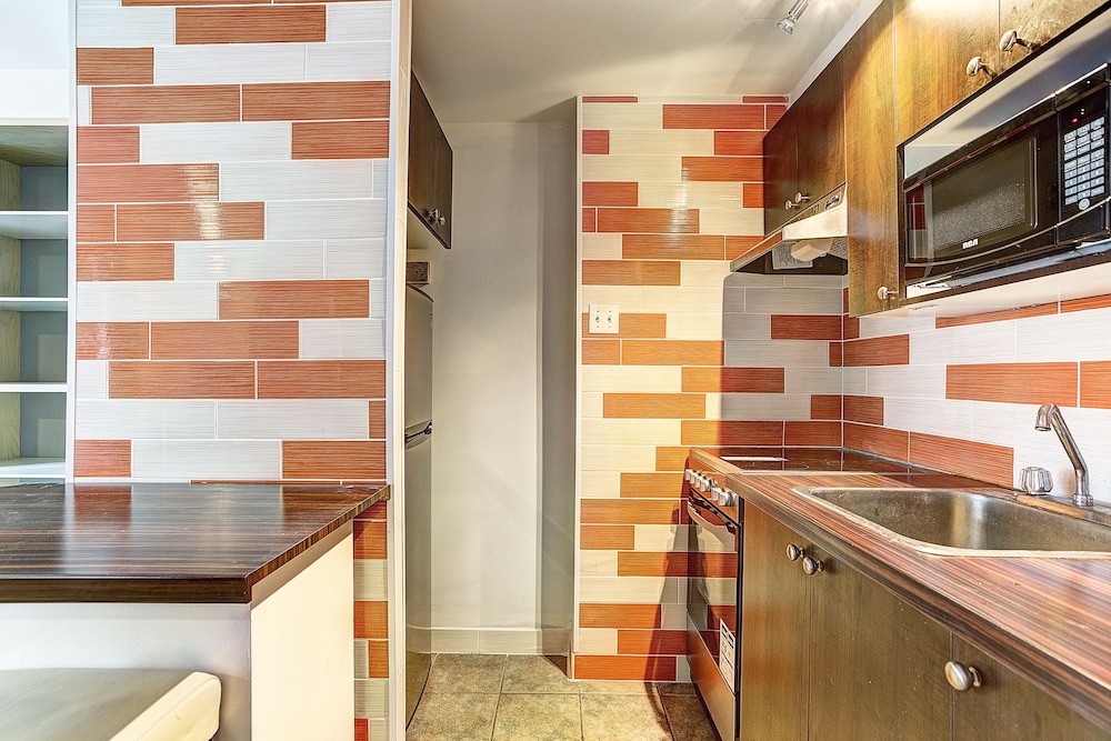 Destination Stays McGill Plaza DT MTL