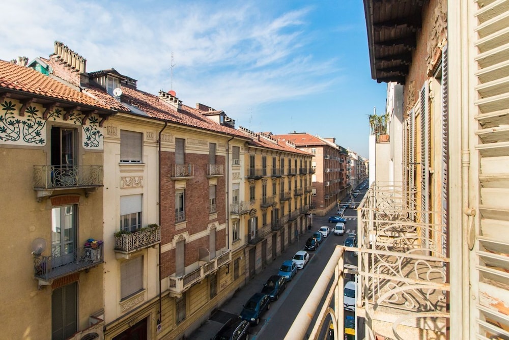 Bright Mini Apartment Valentino view 4