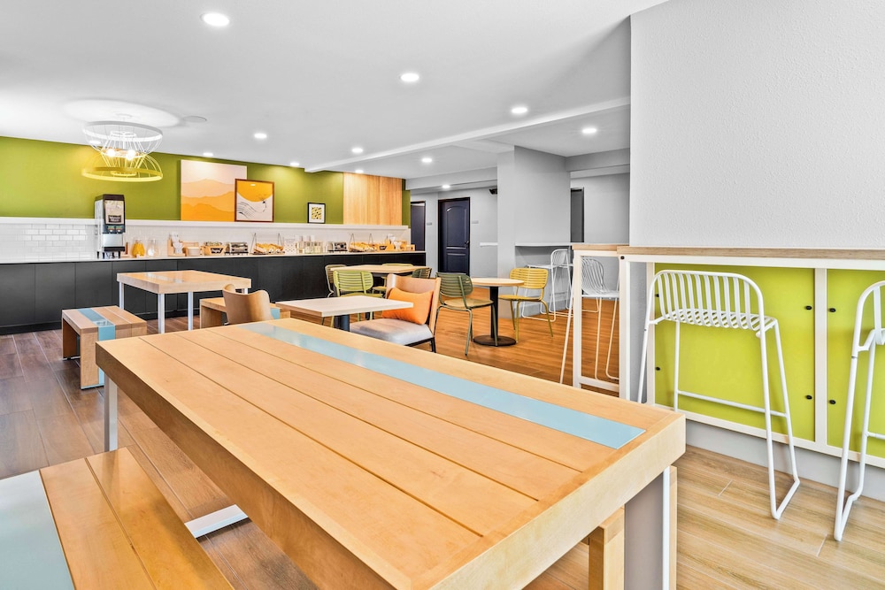 Modesto Vacations - Spark by Hilton Modesto - Property Image 4