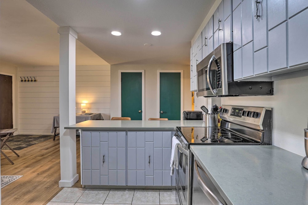 Modern Condo w/ Mtn Views: Near Dillon Reservoir!