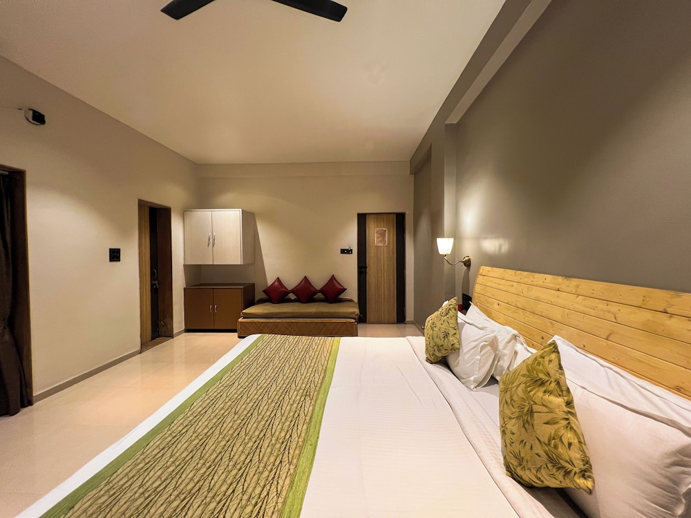 Yash Resort