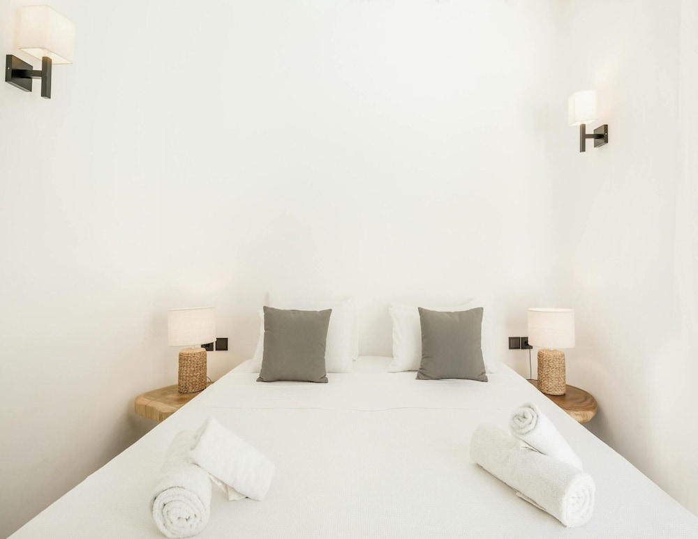 Unique Cycladic Villa With Pool
