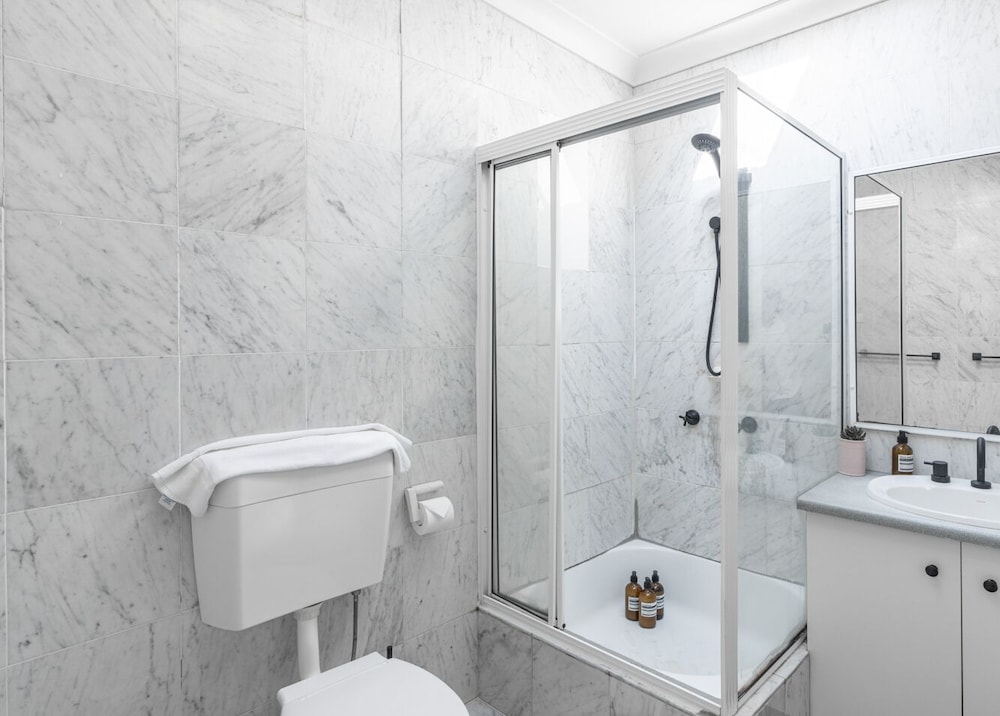 Kozyguru | Balmain | Townhouse bridge view or Charming Comfy Studio