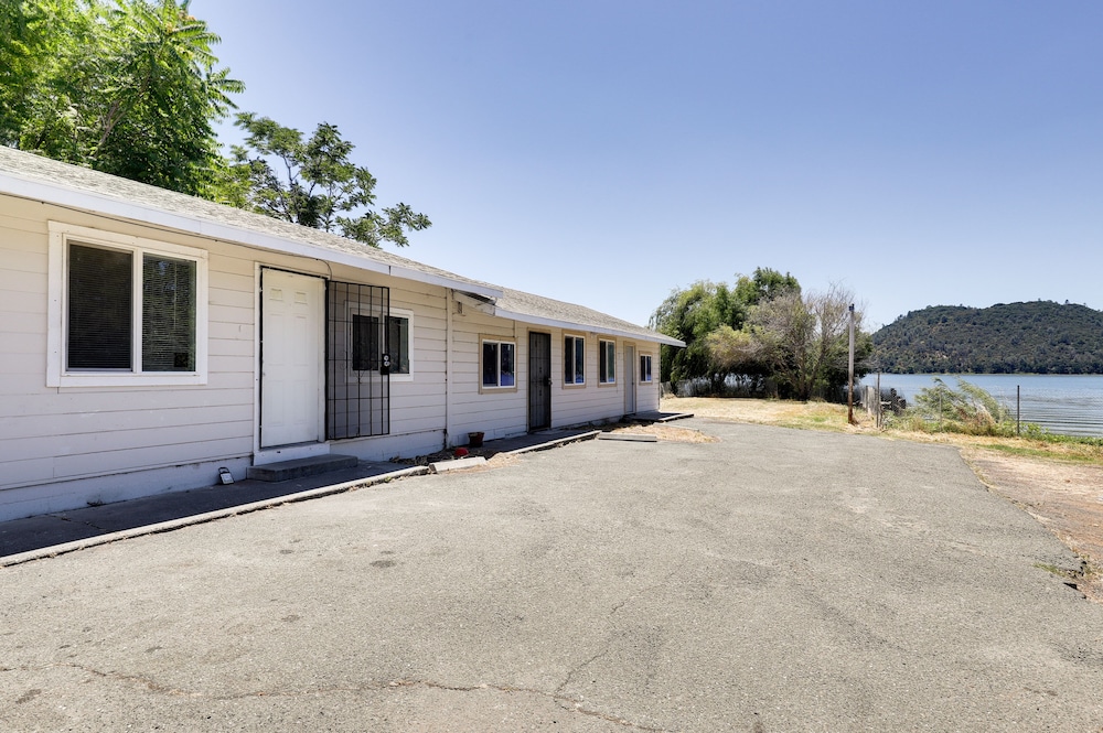 Quiet Lakefront Clearlake Vacation Rental! view 2
