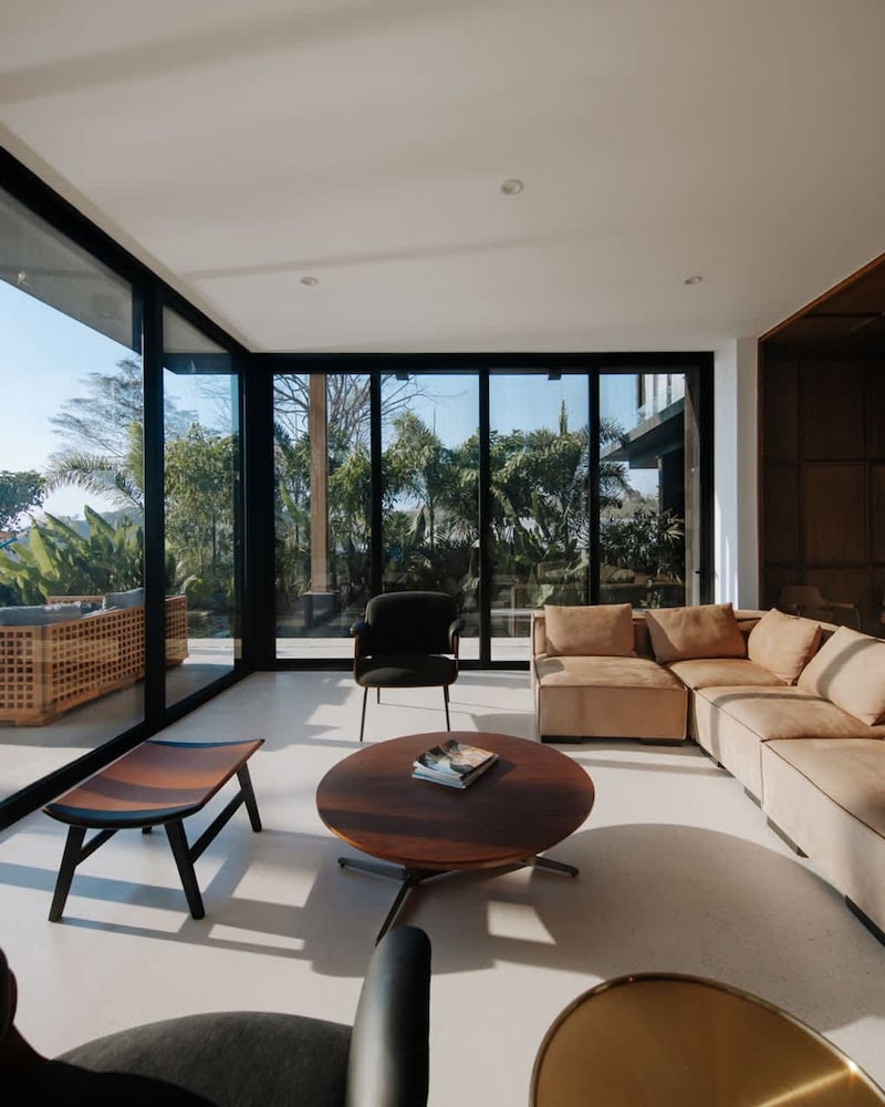 w Spectacular 4BR Villa in Costa Rica