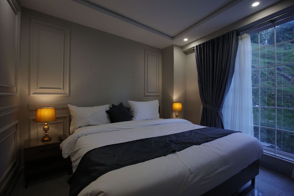 ZAR Luxury Suites Murree