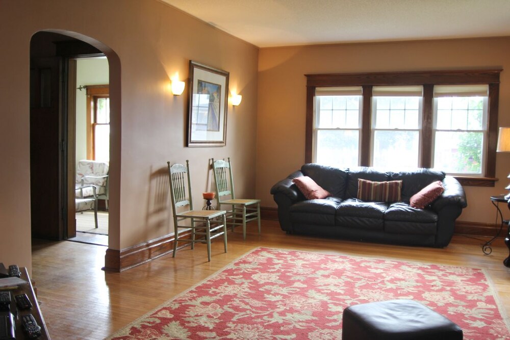 Eastwood Tourist Lodge
