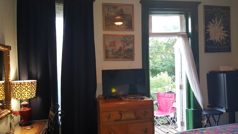 1812 Overture B&B