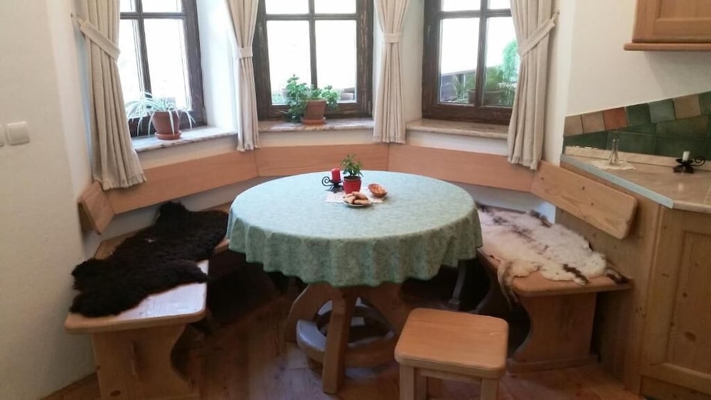 Apartmaji Pod macesnovo streho
