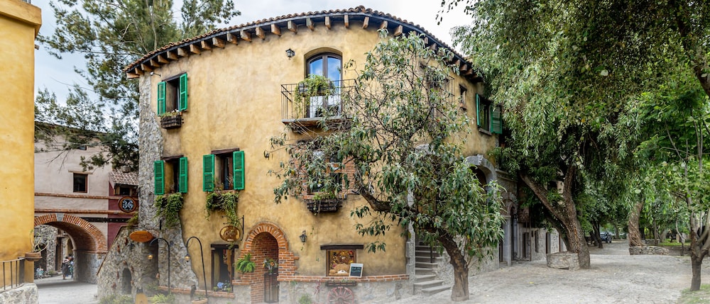 Hotel Cipressi Spectacular Italian Tuscan Loft - Image 1