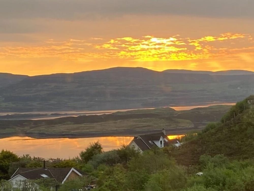Cosy Sea View Skye Cottage for 6 view 5