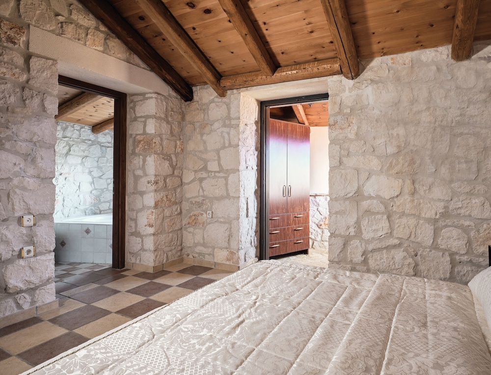 Diamond Suites