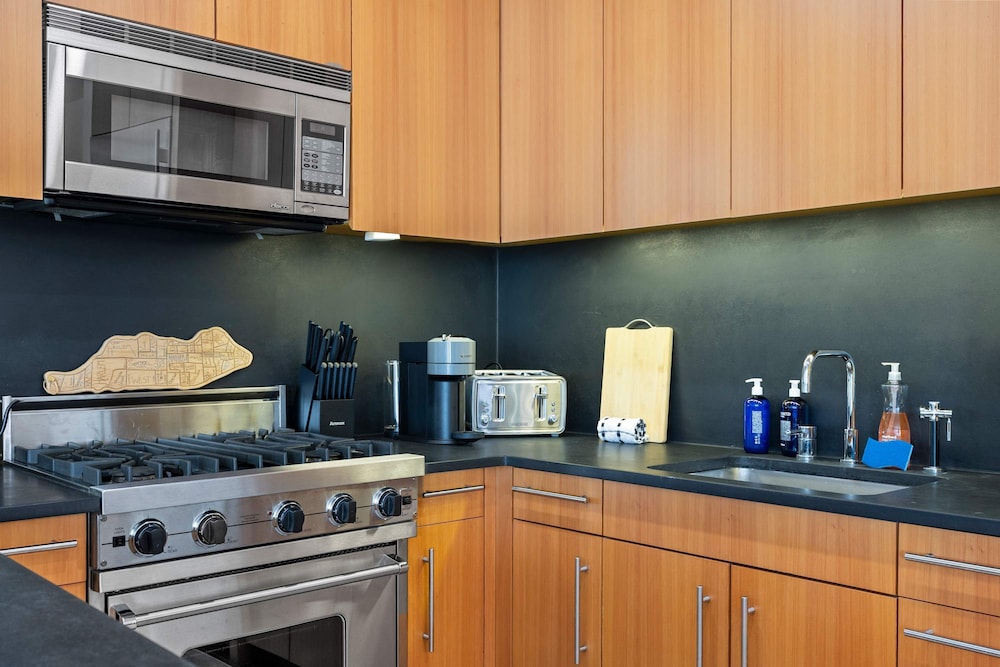 Prince by Rove Travel 2BR Soho Condo w Terrace