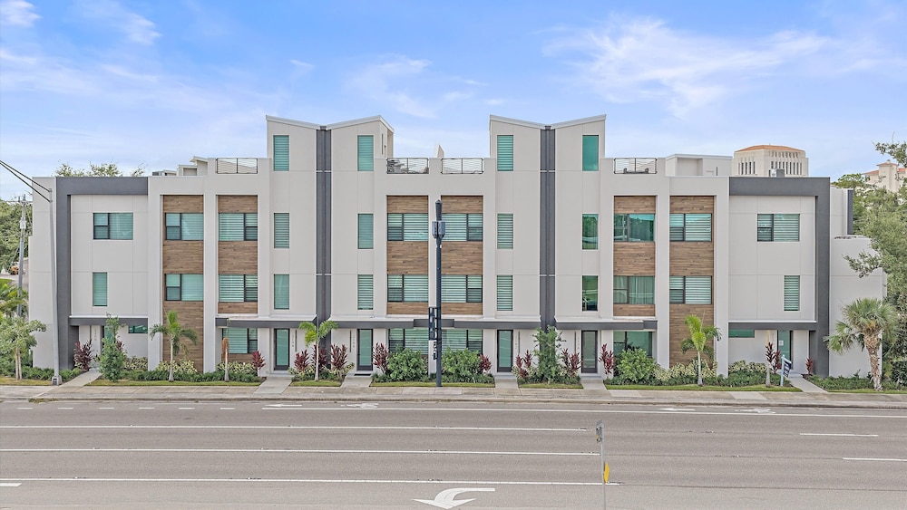 Coastal Moderne 2 Bedroom Townhouse