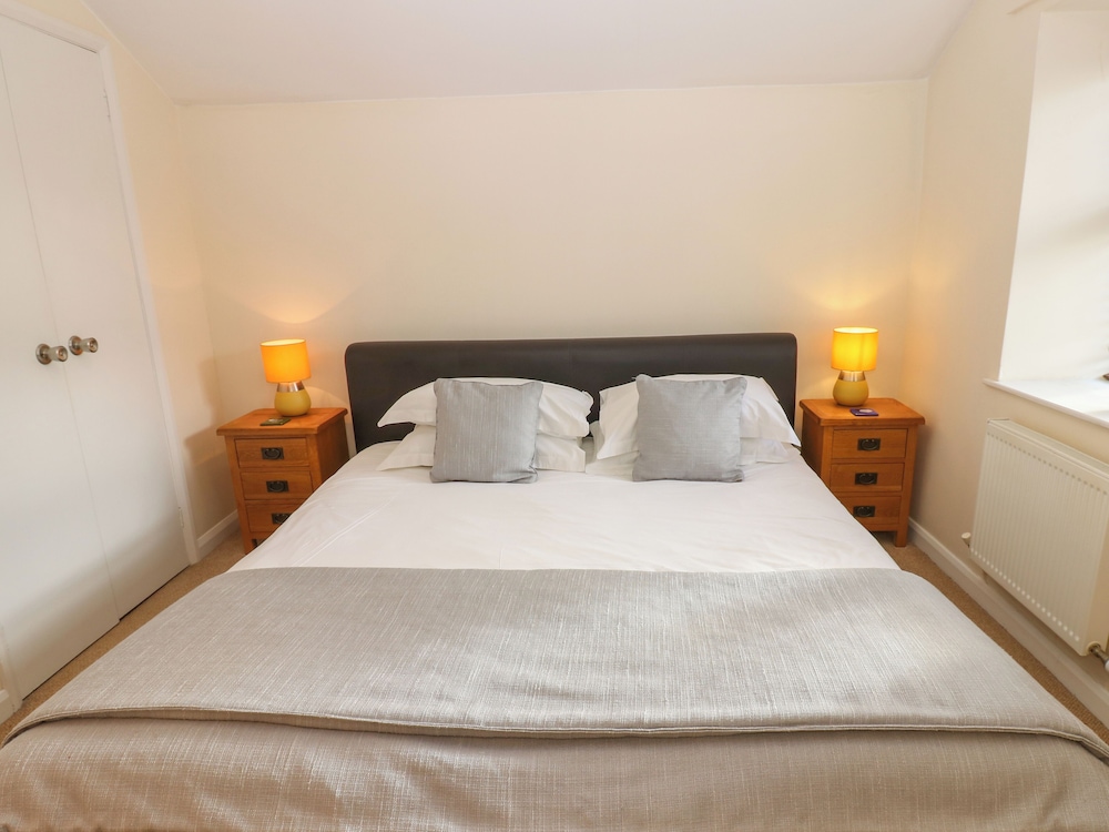3 Eden Lodge