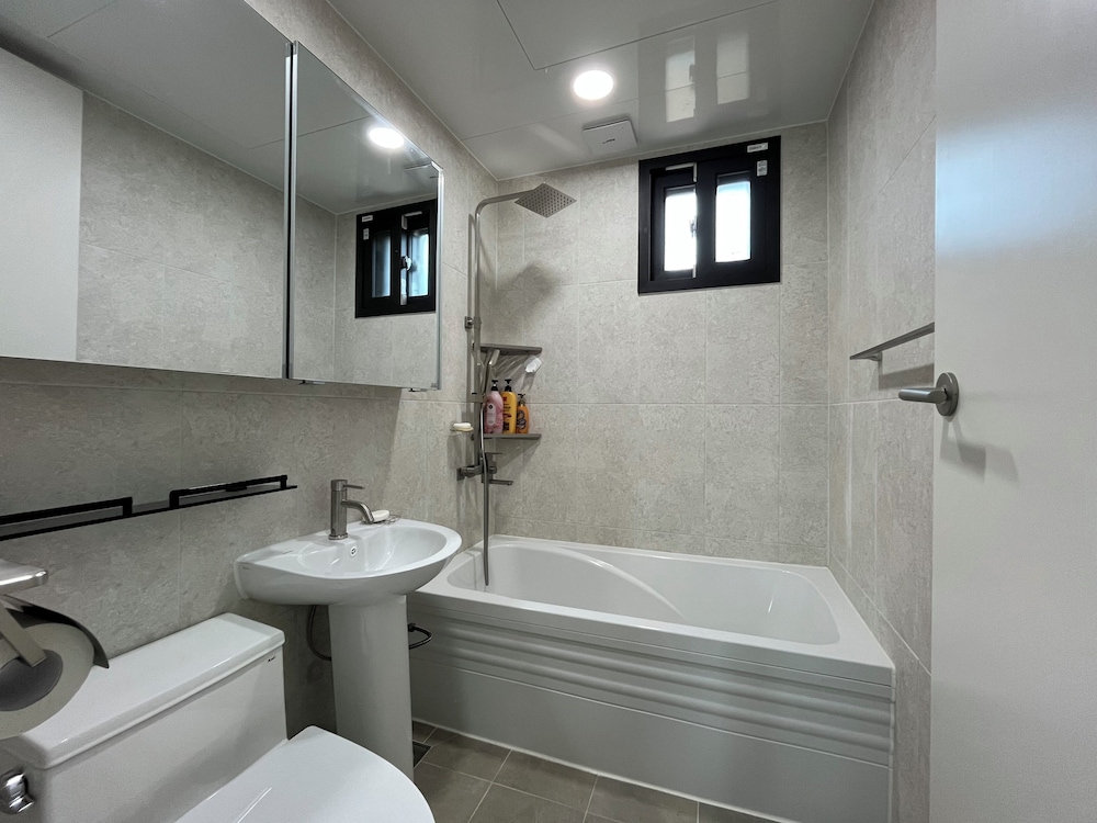 Sea & You pool villa pension