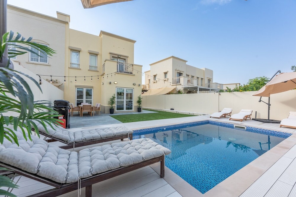 Luxurious Spacious 3-bedroom Villa With Private Pool at Springs 10