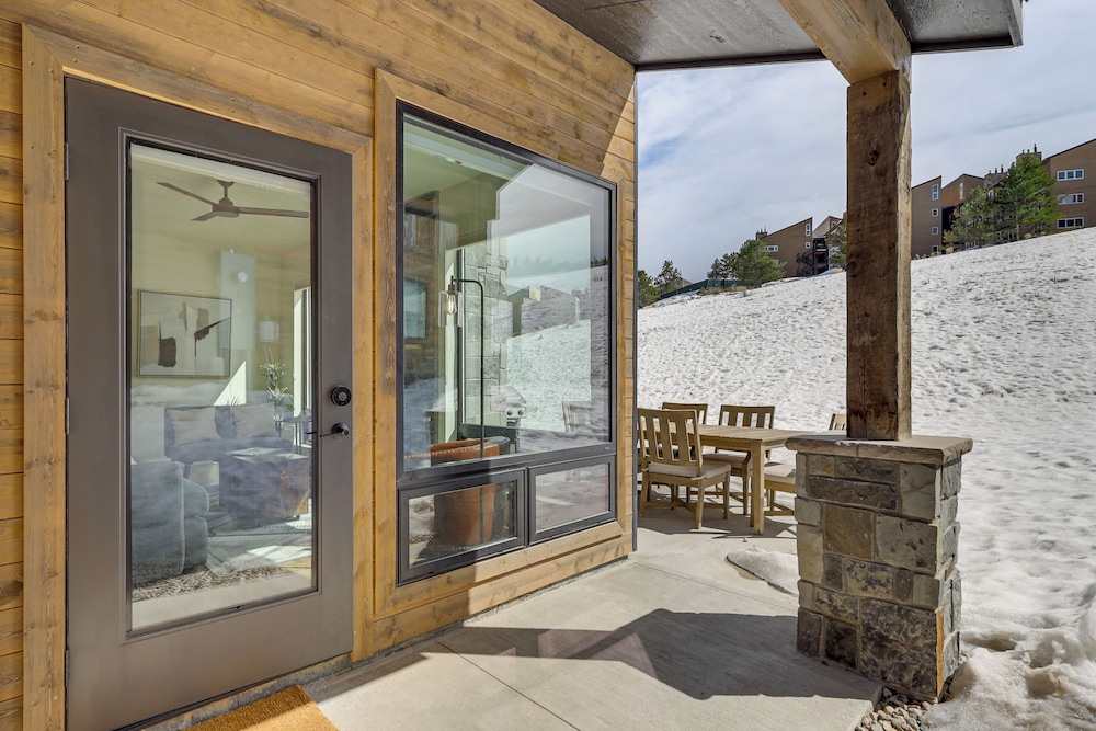 Walk to Ski Lift: Granby Ranch Family Retreat!