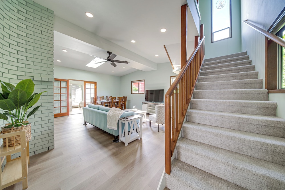 < 1 Mi to Lake Washington: Peaceful Apt in Kenmore