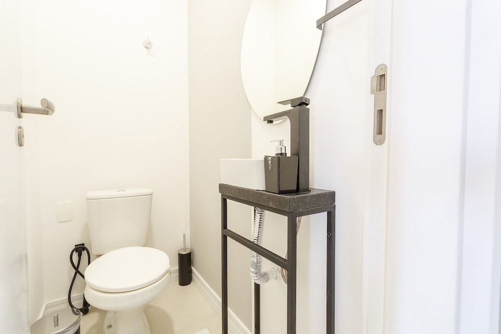 Apartment in the Center With Pool Rri103