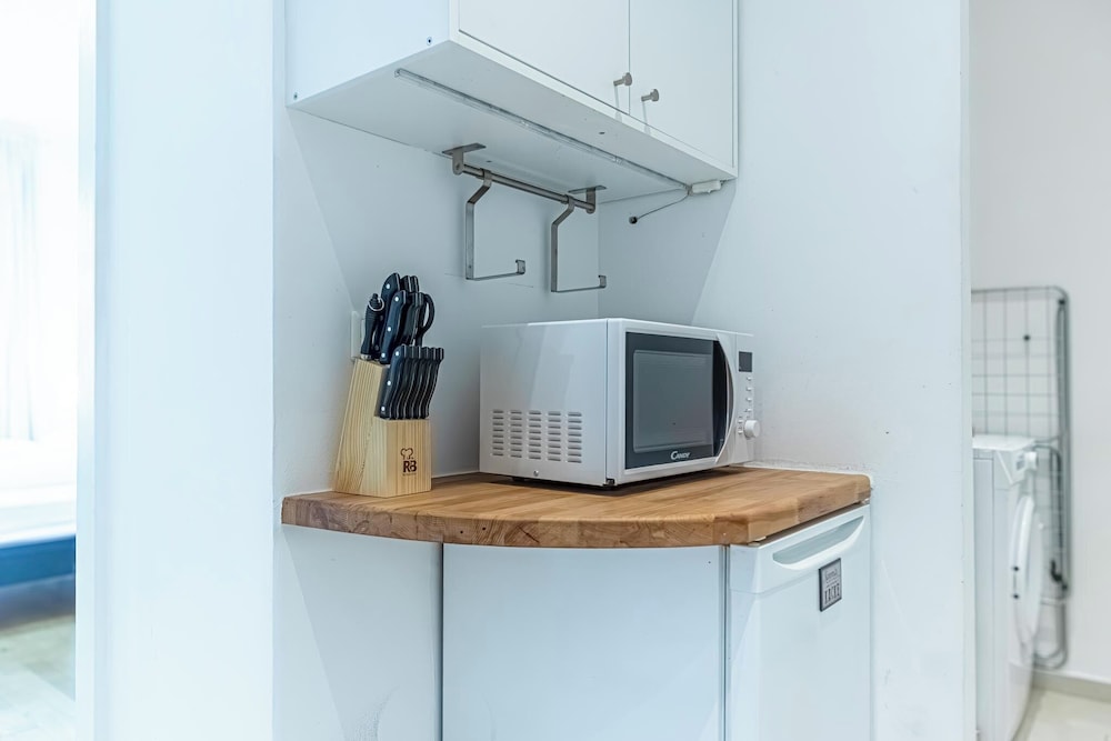 Budget 2BR Apt Near Wiener Stadthalle