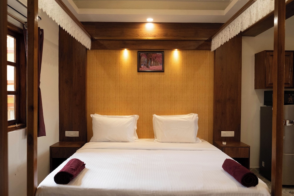 VISTAR HOLIDAYS