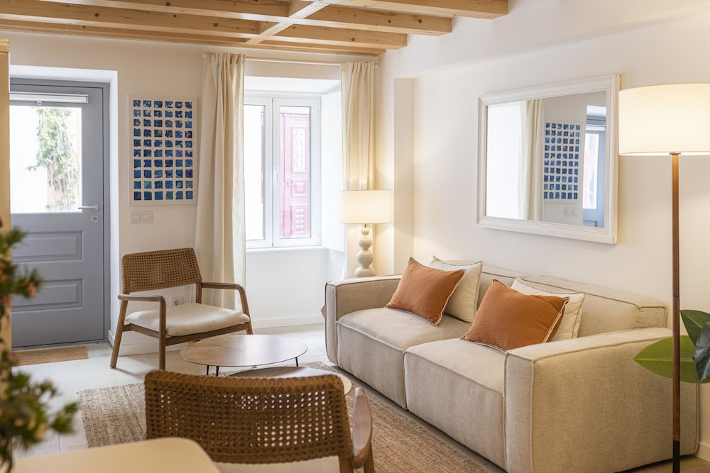 Cascais Petit Bijou by Cadenzalux