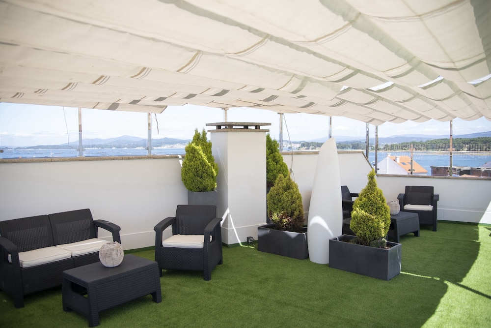 Paradise Beach Club by Happy Palm Stays