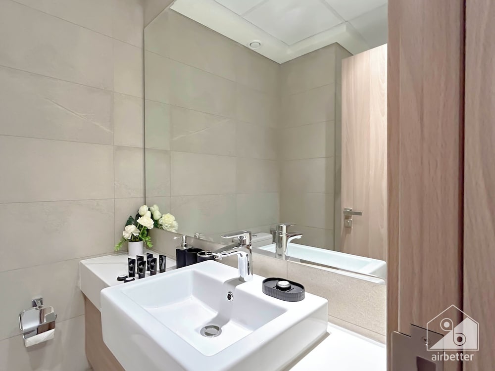 Elegant Studio With Balcony on the Riviera Dubai
