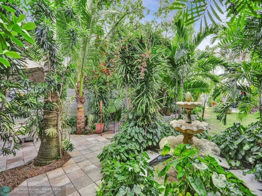 Buddha House 3BR 2BA Home -lush Backyard