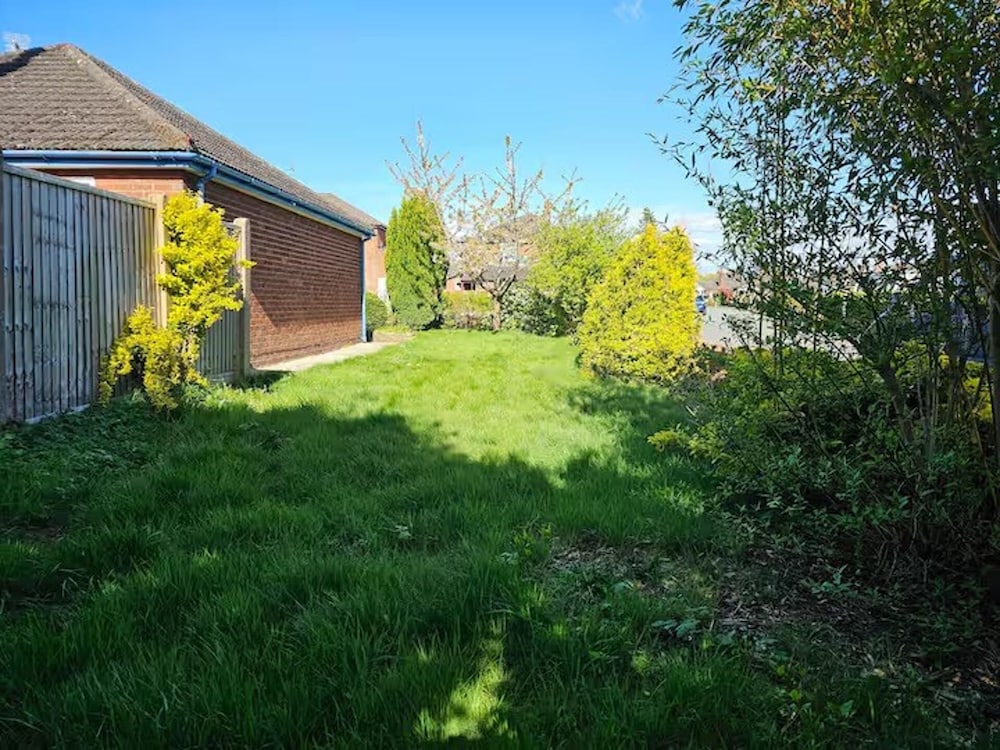 Pet Friendly - 2 Bedrooms - 4 Guests - Parking