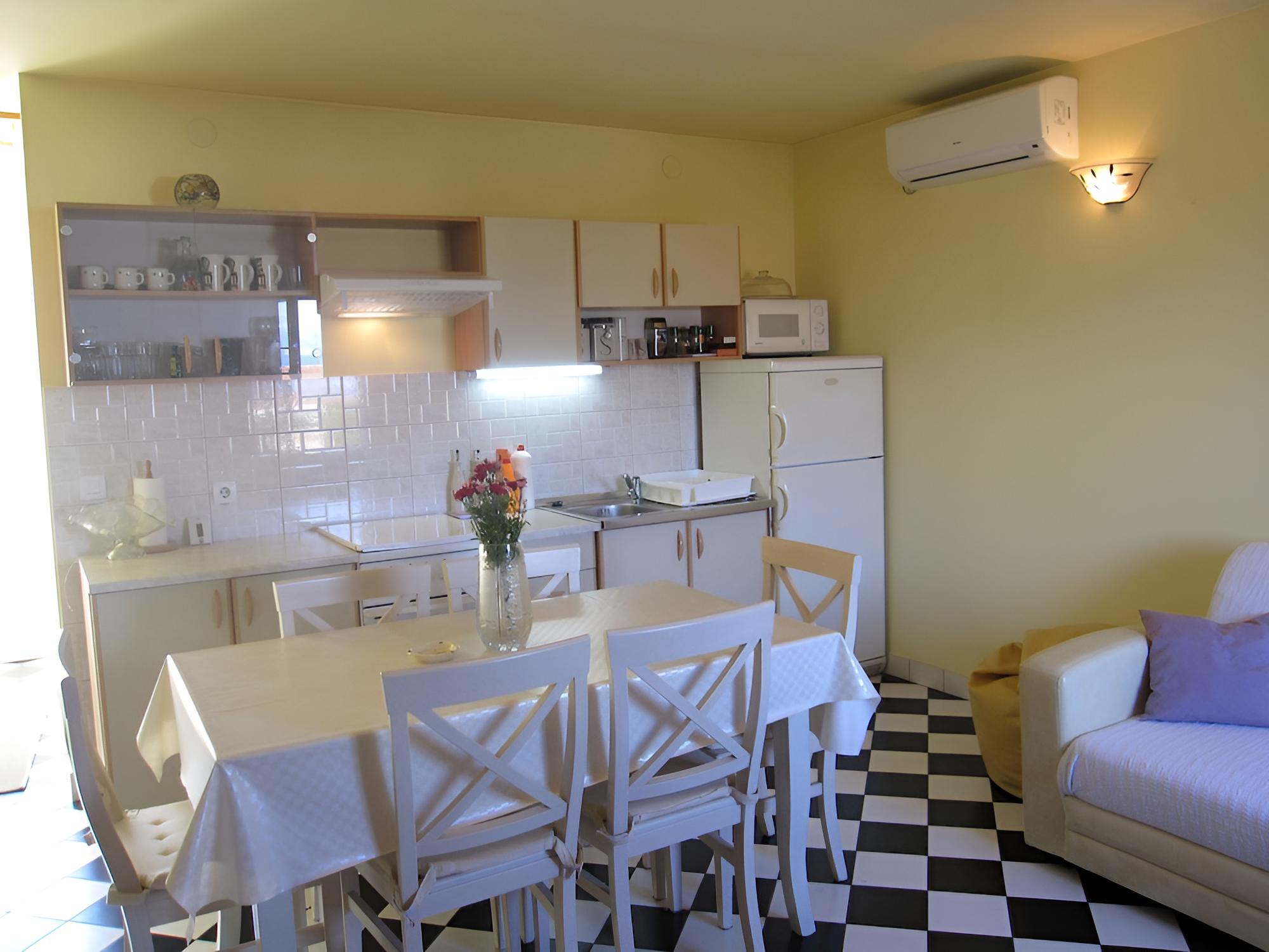 Siniša - 300 m From Beach - A1