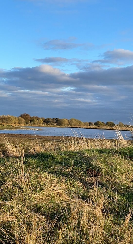 Premium Location - Sleeps 6 - Caravan on The Lakes