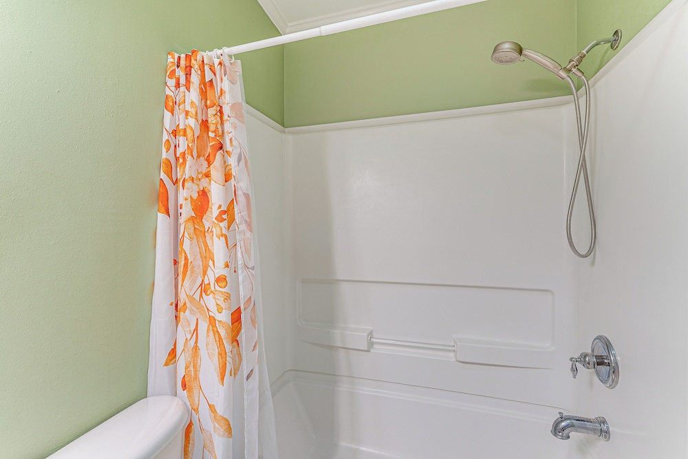 Swim, Golf & Relax: Family Gem in North Fort Myers