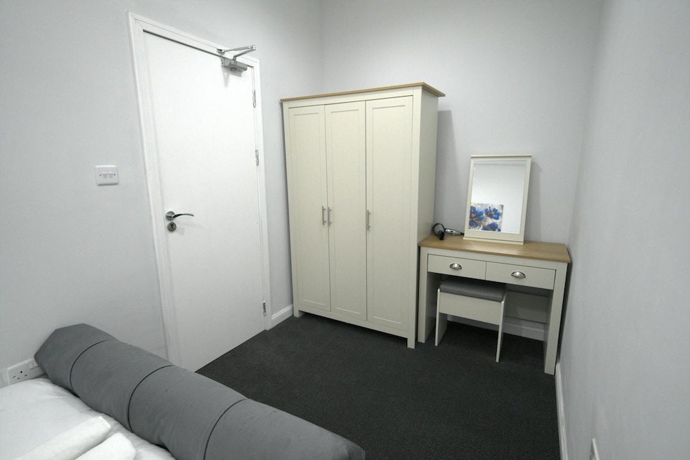Charming Oxford Apartment in Telford - Flat 2