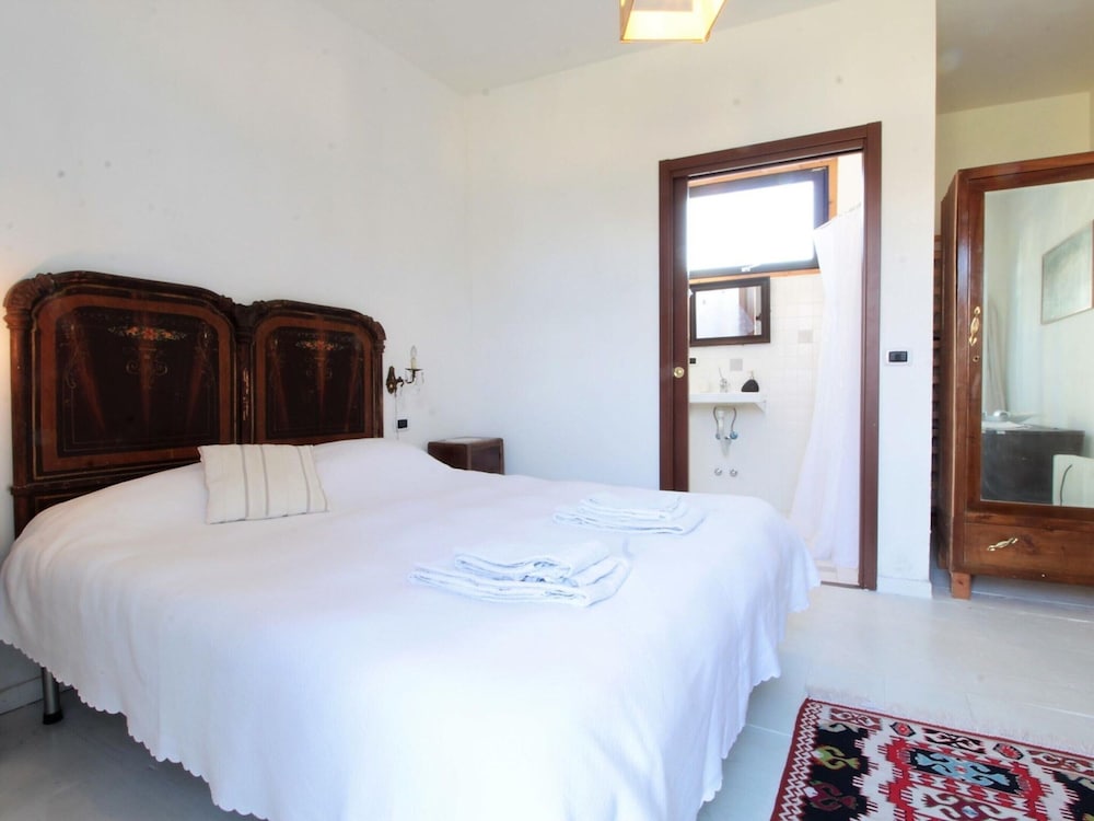 Spacious Hillstay, Piedmont view 2