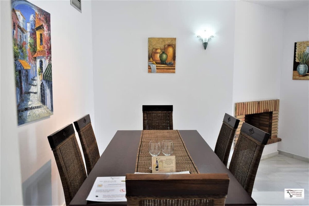 Bright 2 Bedroom First Floor F-4