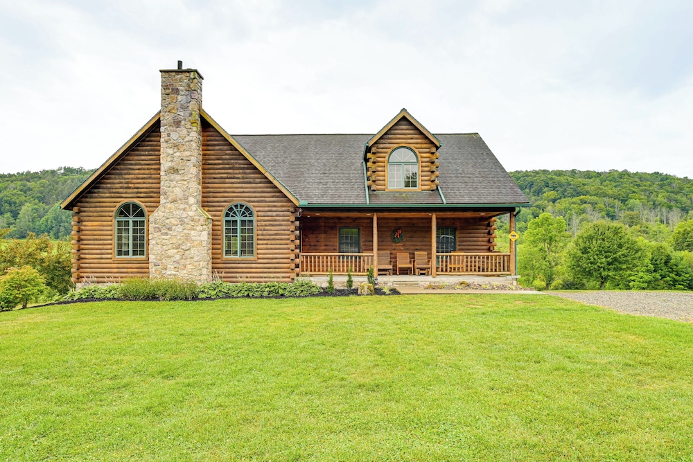 Game Room + Fire Pit: Sprawling Westfield Retreat!