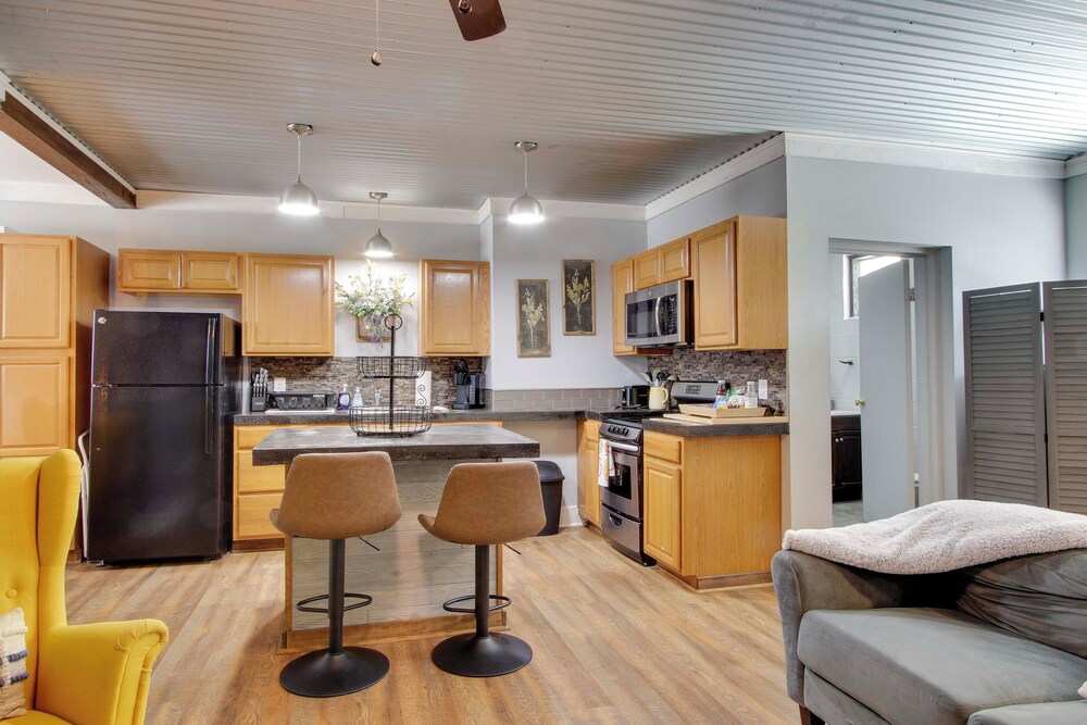 Commuter-friendly Rental Unit in Greenwood!