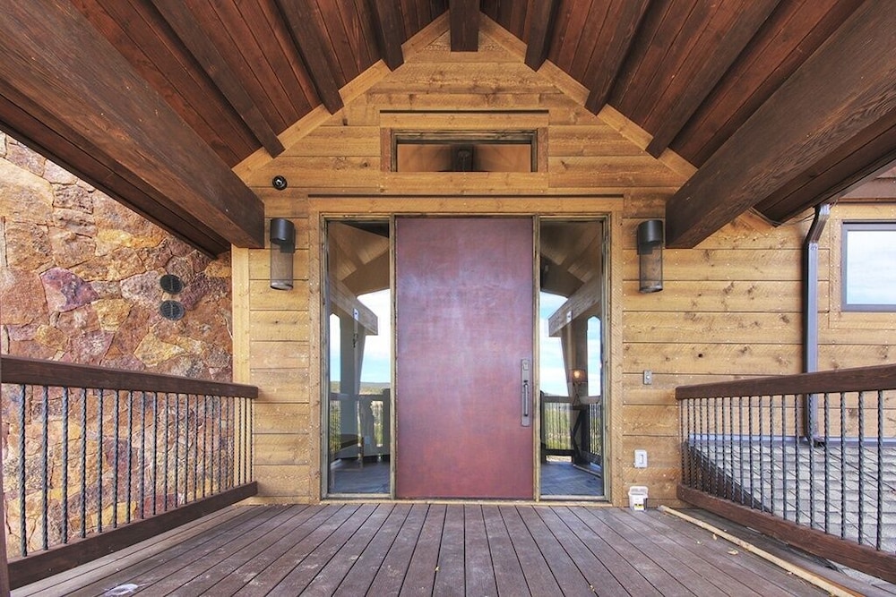 Hawk's Hideaway 6 Bedroom Home